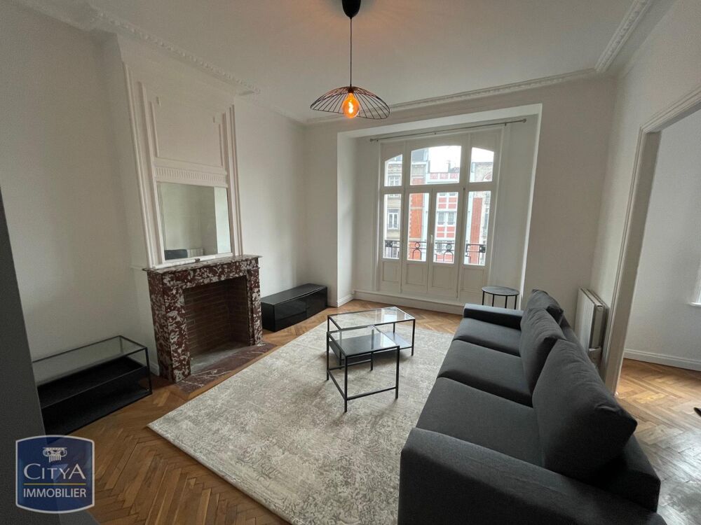 À LOUER : Appartement rénové T3 situé à Lille, offrant u....