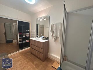  Appartement à louer 3 pièces 77 m²