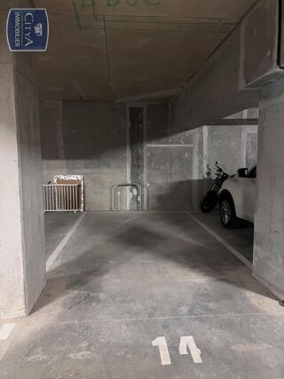  Parking / Garage à louer 