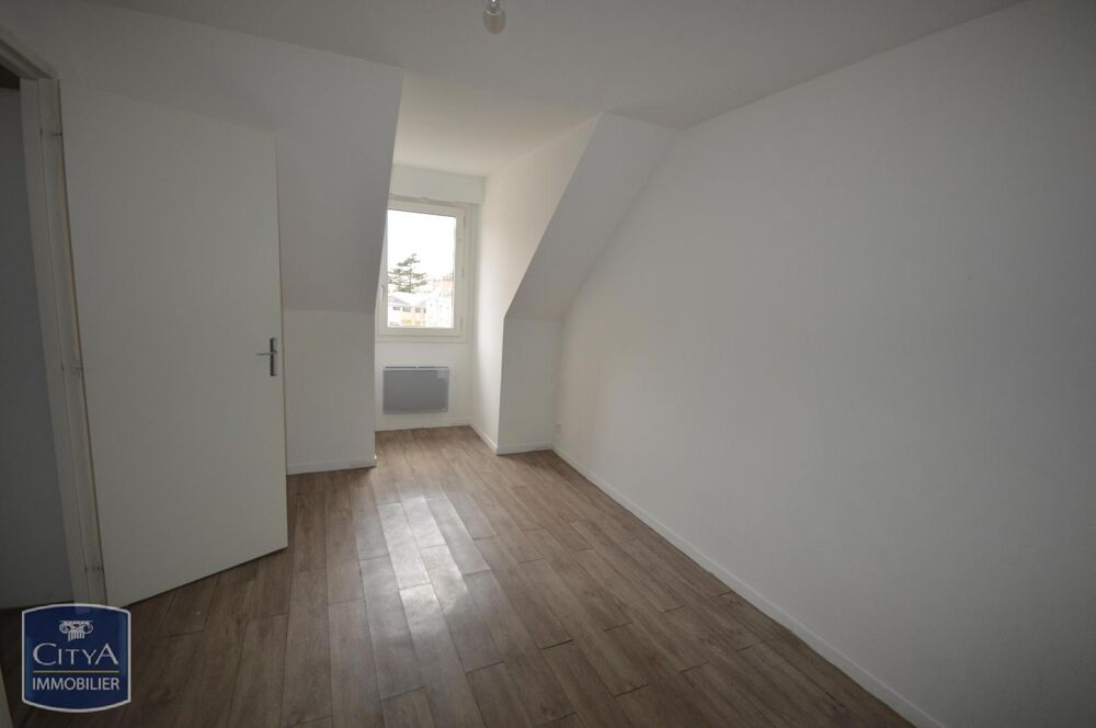 À LOUER : Appartement rénové T2 situé à Cholet, dans le ....
