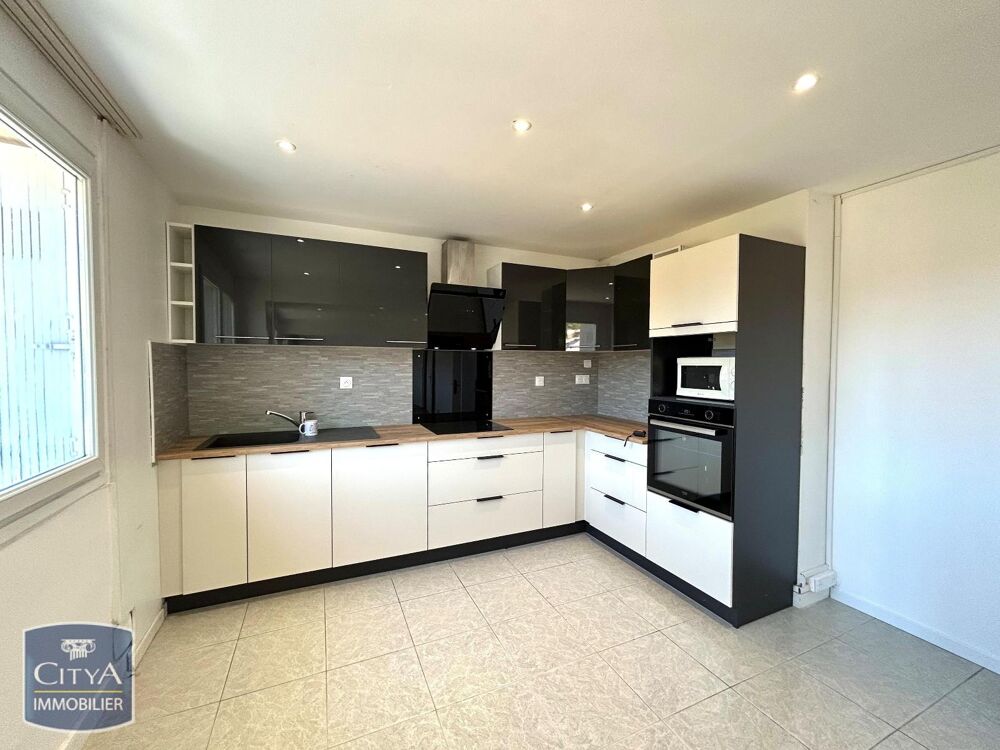 À LOUER : Découvrez cet appartement spacieux de type T4 ....