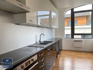  Appartement à louer 3 pièces 83 m²