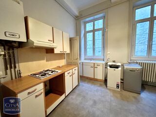  Appartement à louer 4 pièces 123 m²