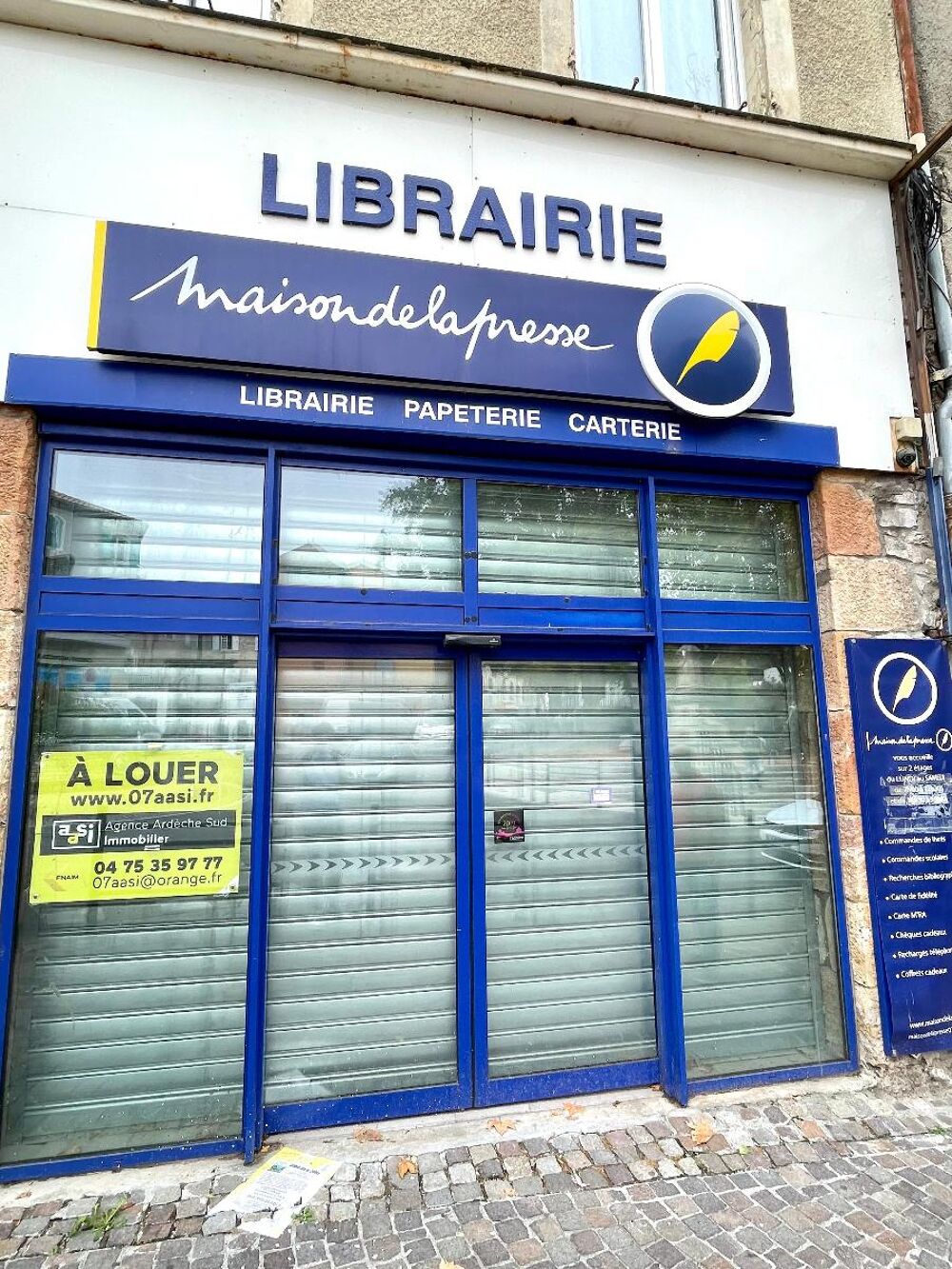   Location / Local Commercial - 266 m² 