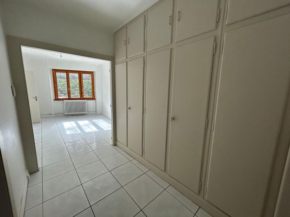 MONTBELIARD centre, très grand F2 en duplex. Vaste entré....