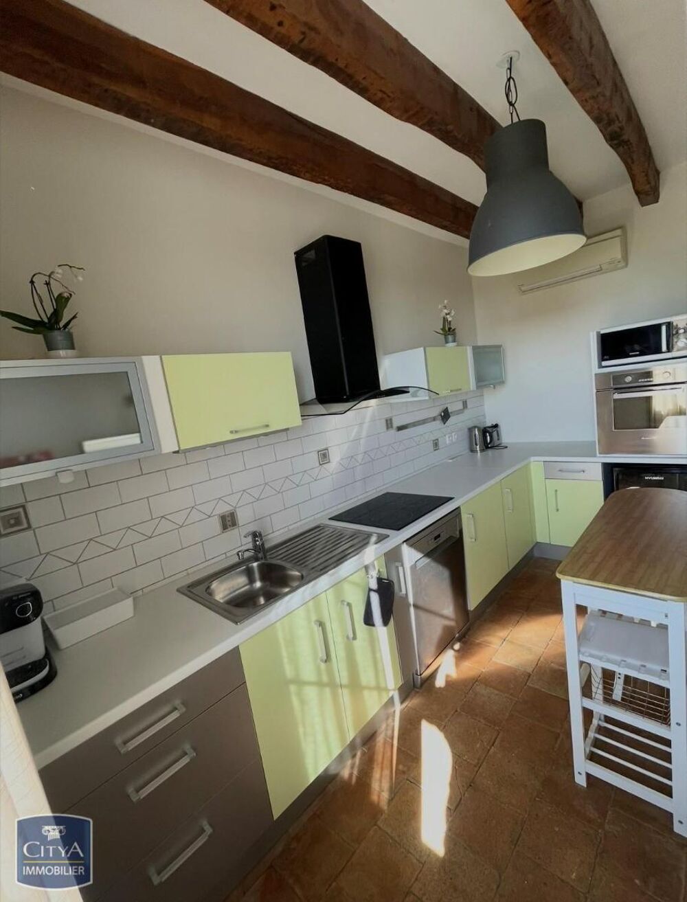 EXCLUSIVITÉ A LOUER - MAISON TROGLODYTE MEUBLÉE - VOUVRA....
