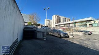  Parking / Garage à louer 