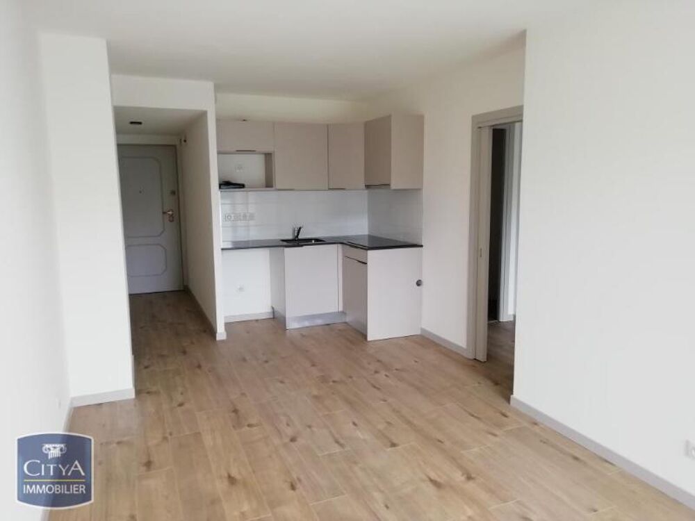 À LOUER : Découvrez cet appartement rénové T2 situé à Ro....