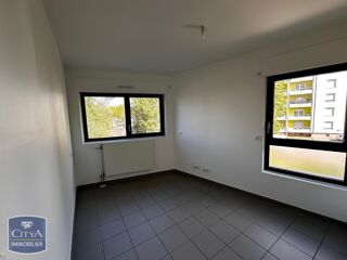  Appartement à louer 4 pièces 96 m²