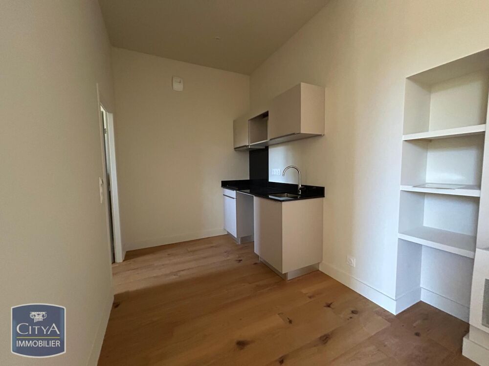 "Rénovation Monument Historique" À LOUER : Appartement T....
