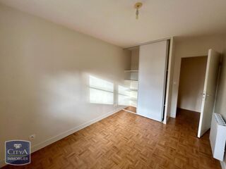 Appartement à louer 5 pièces 107 m²