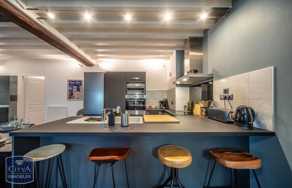 À LOUER : - Disponible début septembre - Appartement T3 ....