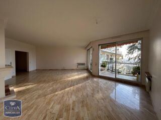  Appartement à louer 5 pièces 128 m²