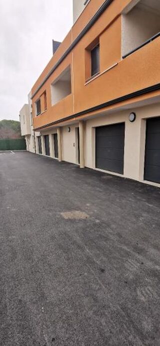  Parking / Garage à louer 