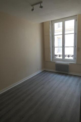  Appartement à louer 3 pièces 57 m²