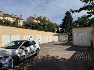  Parking / Garage à louer 
