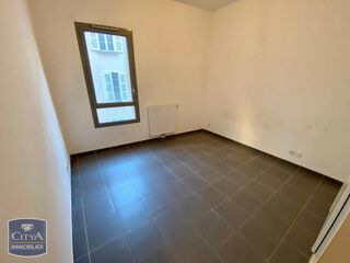  Appartement à louer 4 pièces 117 m²