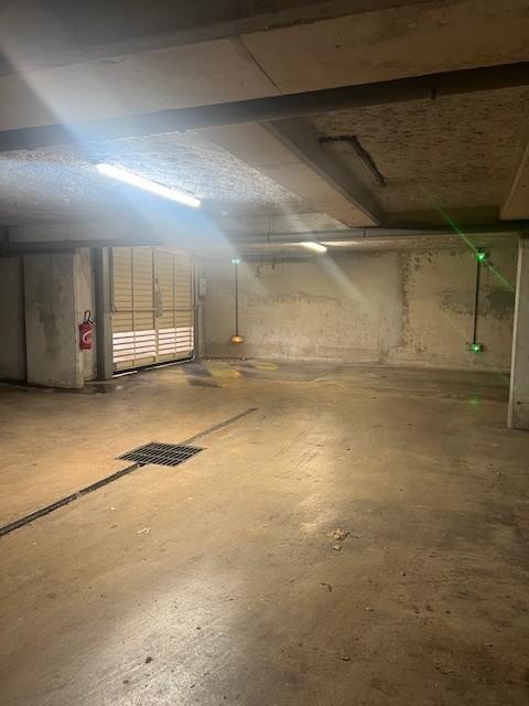  Parking / Garage  louer 