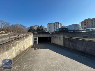 Parking / Garage � louer 