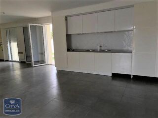  Appartement à louer 4 pièces 79 m²