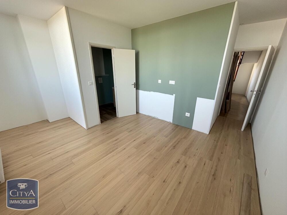À LOUER : Appartement rénové T1 situé à Douai, dans le c....