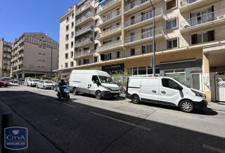  Parking / Garage à louer 