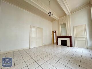  Appartement à louer 4 pièces 84 m²