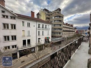  Appartement à louer 3 pièces 85 m²