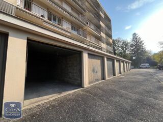  Parking / Garage à louer 