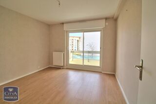  Appartement à louer 5 pièces 97 m²