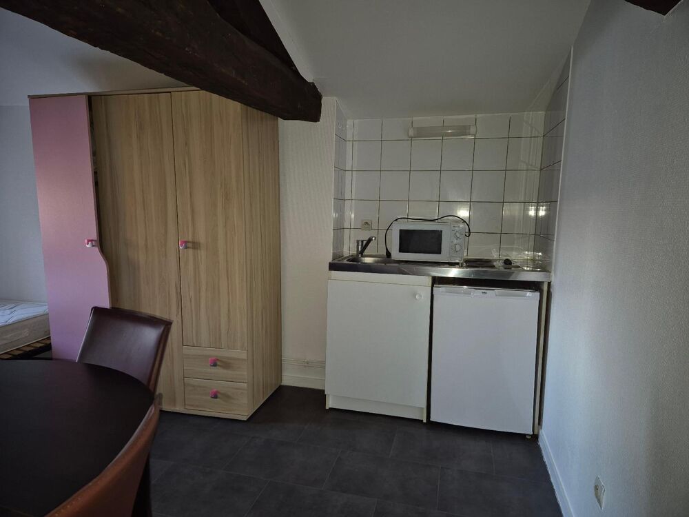 Nous vous proposons à la location un charmant studio meu....