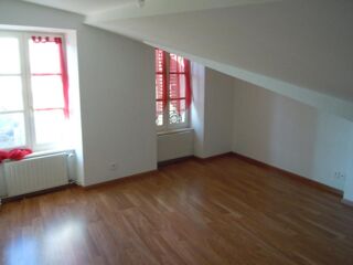  Appartement à louer 4 pièces 93 m²