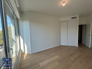  Appartement à louer 3 pièces 79 m²