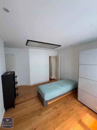  Appartement à louer 5 pièces 128 m²