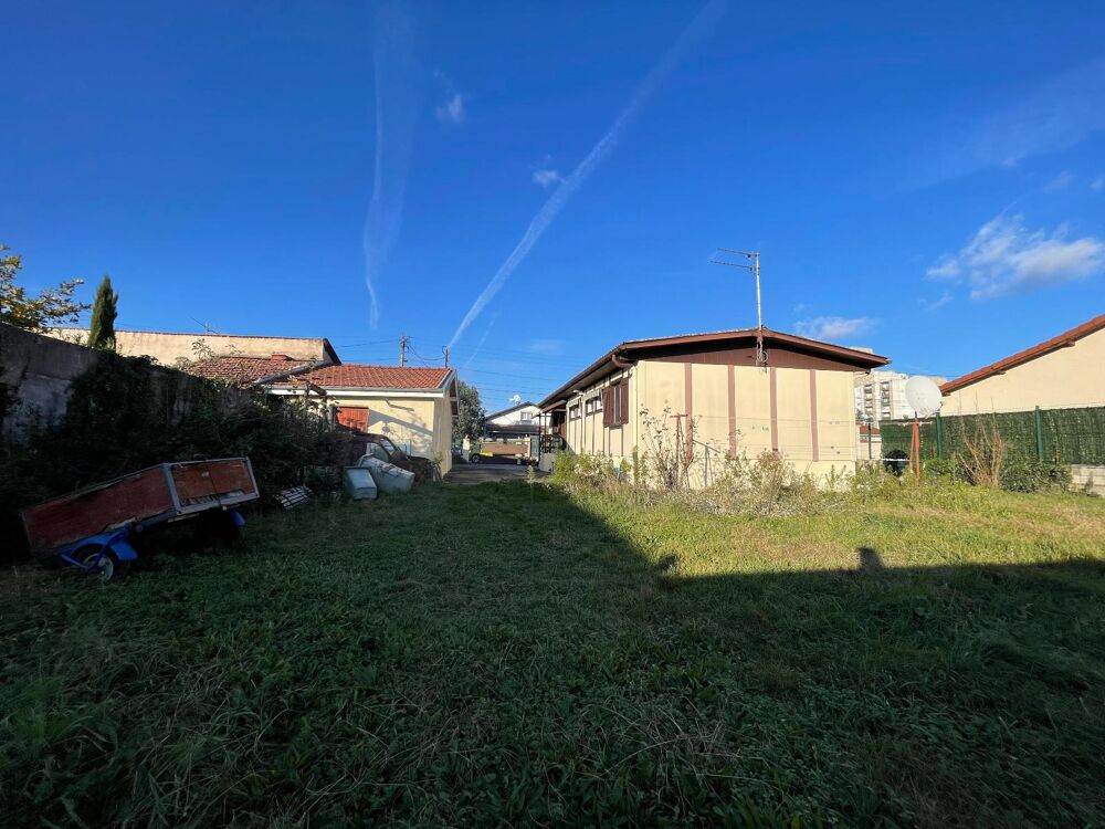 Maison familiale avec 4 chambres, grand garage et terrai....