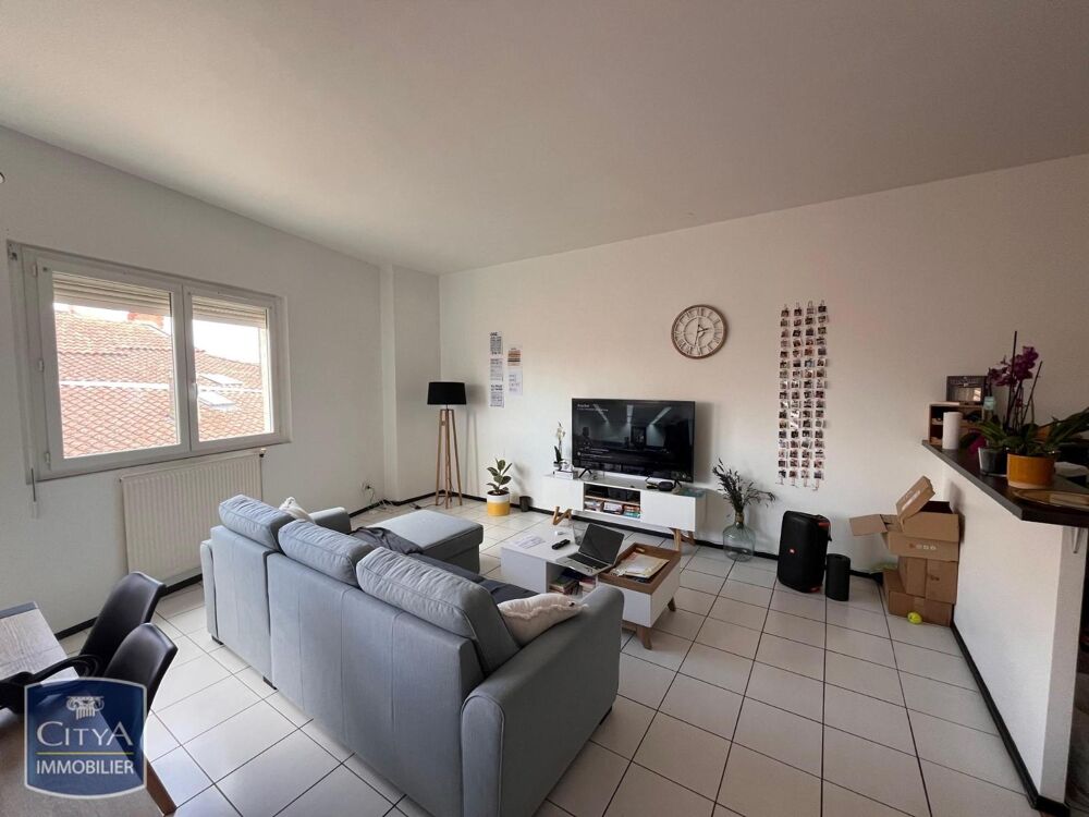 A LOUER - Magnifique appartement rénové de type T3 à Lay....