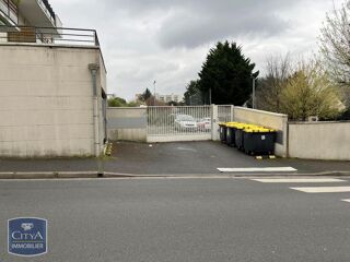  Parking / Garage à louer 