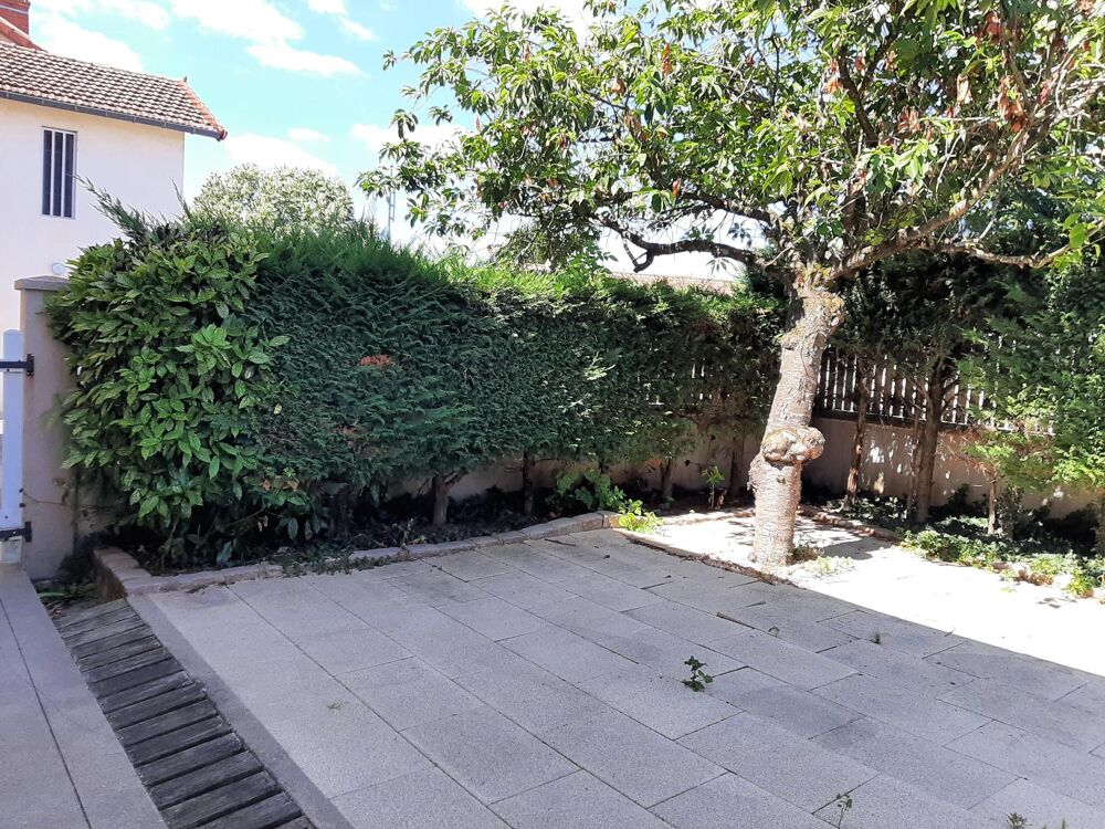 IDEAL GRANDE FAMILLE - 148 Rte de St Etienne Le Molard. ....