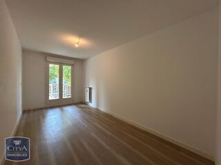 location Appartement - 3 pièce(s) - 77 m² Chantilly (60500)