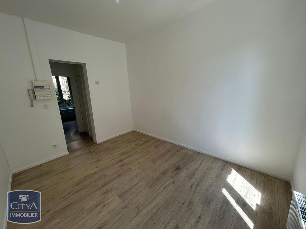 À louer : Appartement rénové T1 situé à Charleville-Mézi....