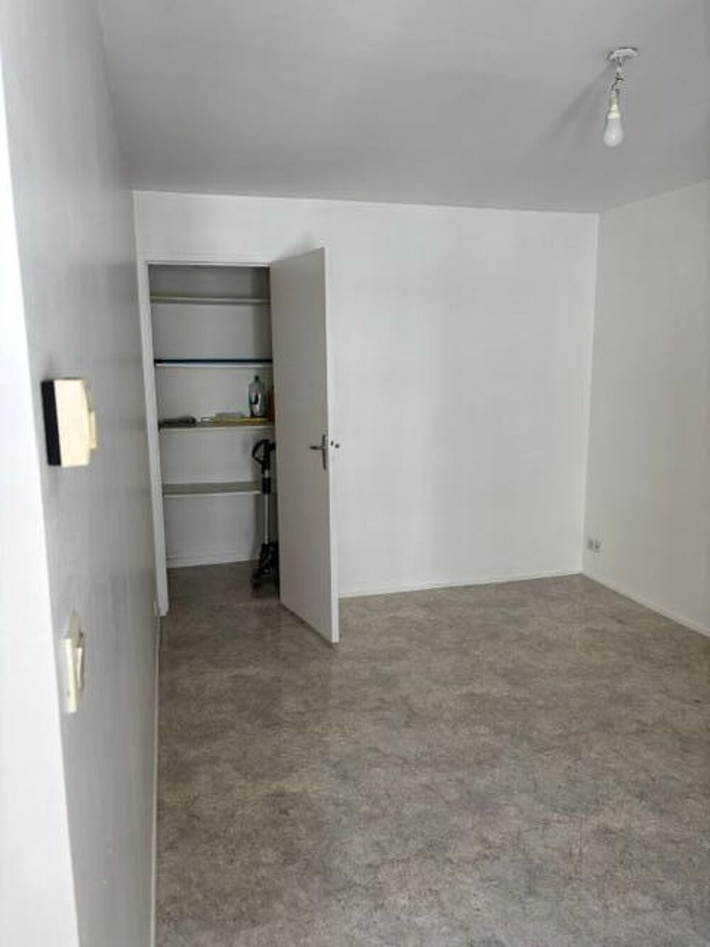 12 rue Sadi Carnot. F2 de 35 m² au 2nd étage comprenant ....