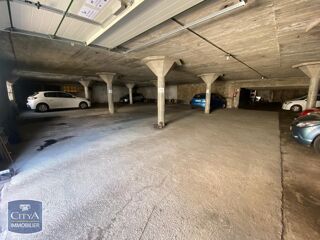  Parking / Garage à louer 
