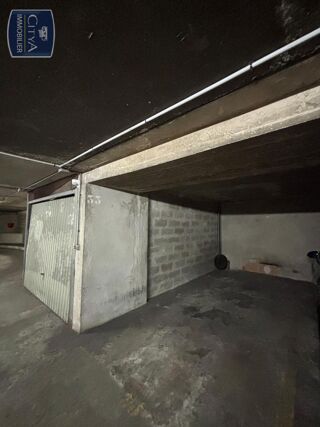  Parking / Garage à louer 