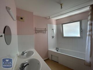  Appartement à louer 4 pièces 80 m²