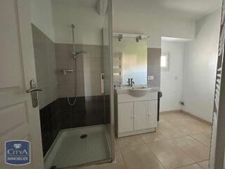  Appartement à louer 3 pièces 81 m²