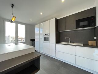  Appartement à louer 3 pièces 109 m²