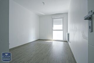  Appartement à louer 4 pièces 74 m²