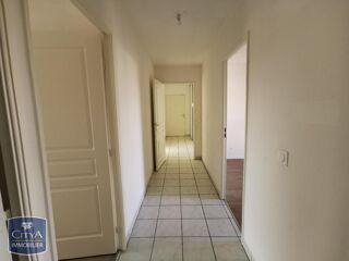  Appartement à louer 4 pièces 82 m²
