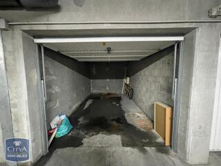  Parking / Garage à louer 