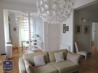  Appartement à louer 5 pièces 144 m²